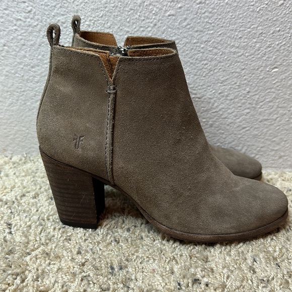 Frye Suede Ankle Boots size 6B - Picture 1 of 9